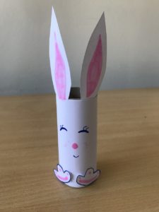 Lapin en rouleau de papier toilette