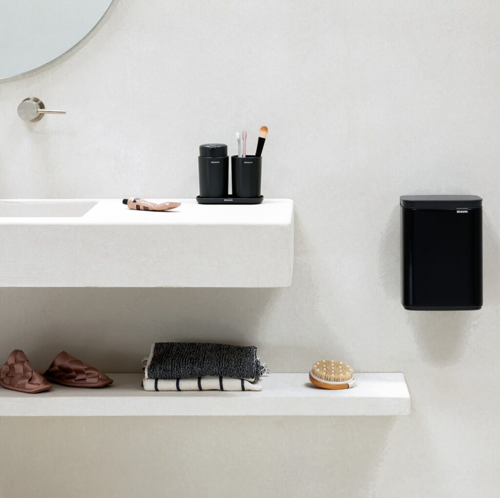 poubelle noir compacte salle de bain
