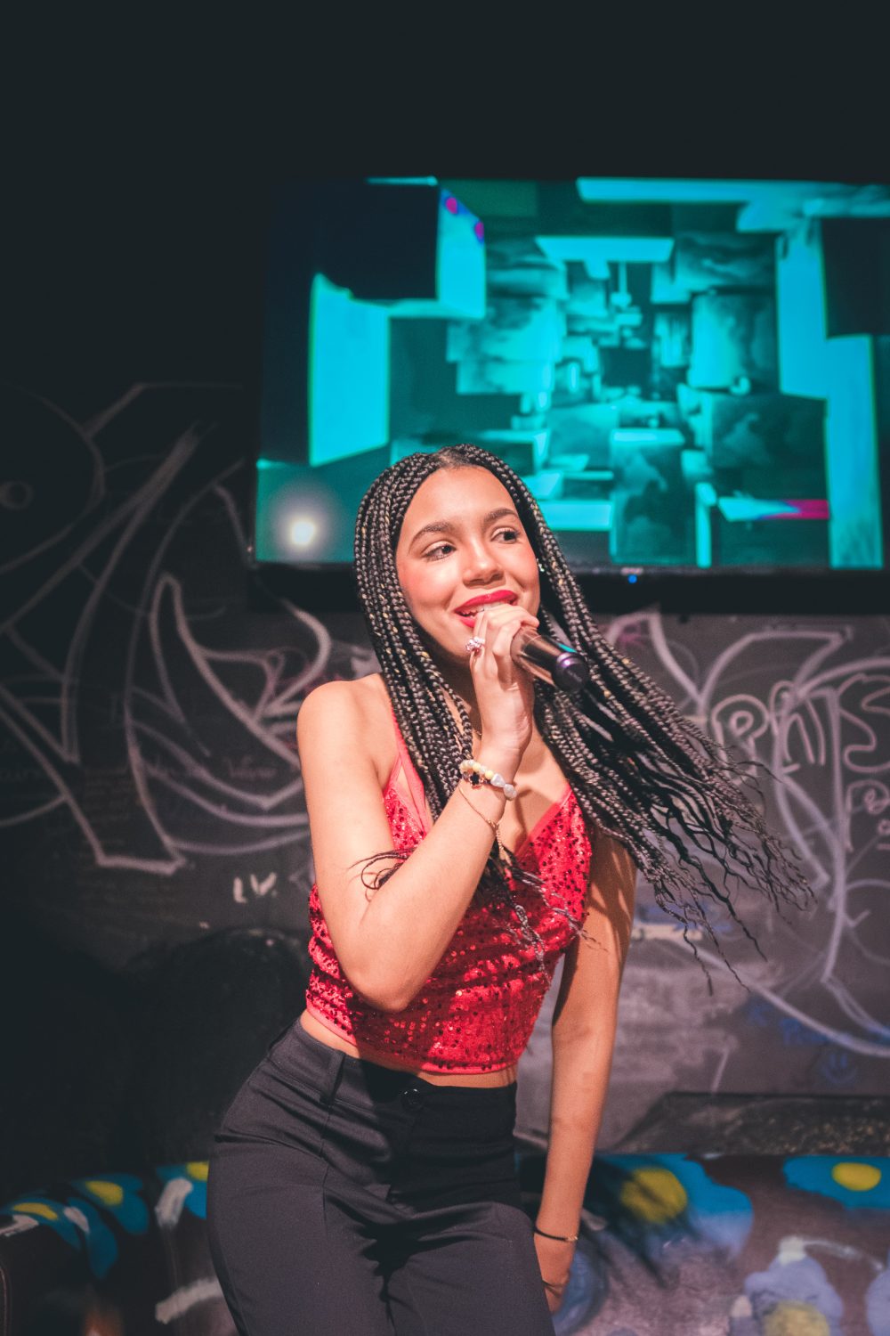 Loïs dévoile « Être une femme » : un premier single qui réinvente la féminité